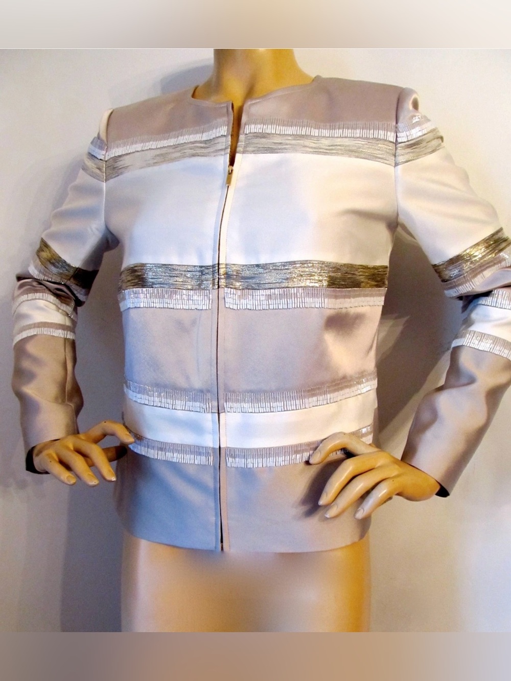 St. John Collection white silver hand beaded jacket women's size 6 Small